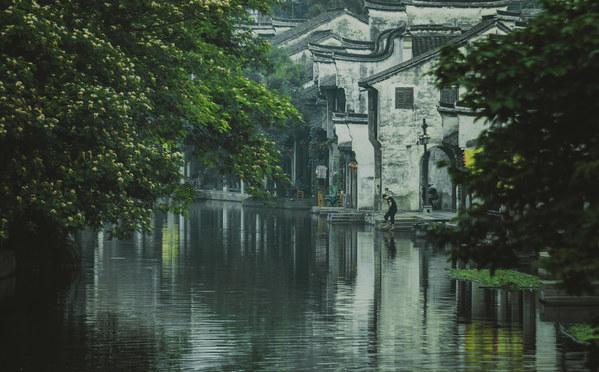 广电记者探访:理发店开启“春节模式”